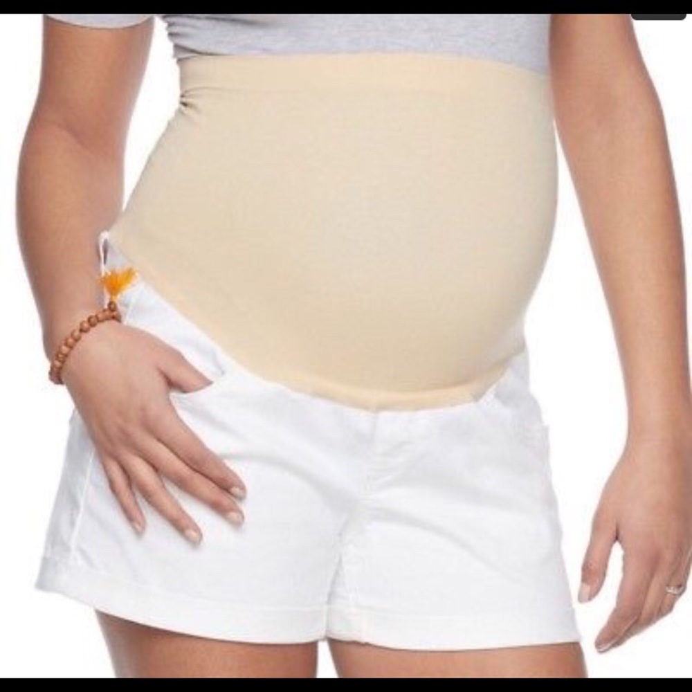 A-Glow Maternity (SZ 12) Scuffed Jean Short